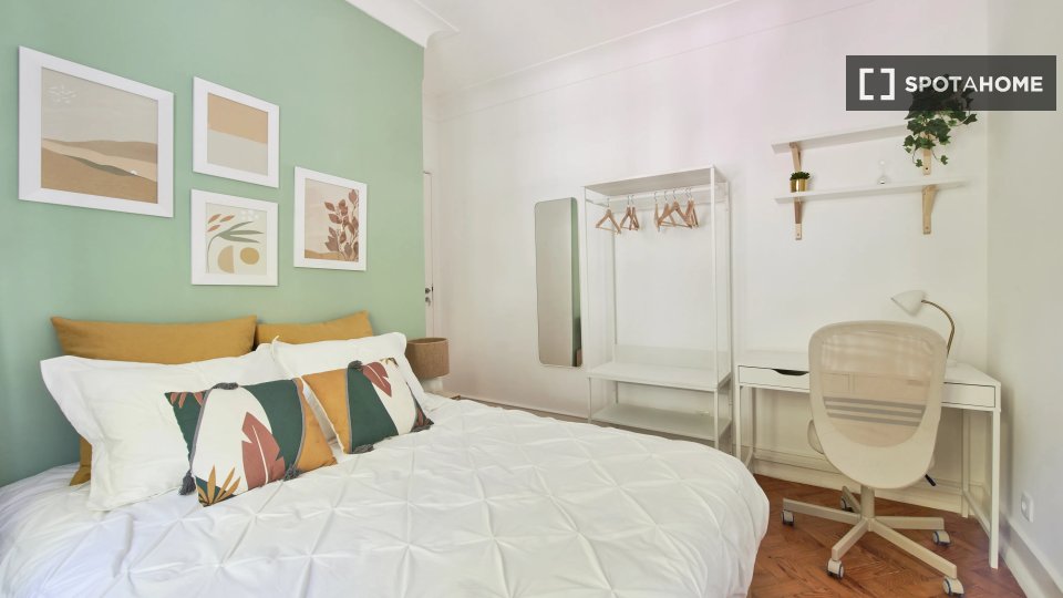 Double room Lisbon, 6 beds — photo 13