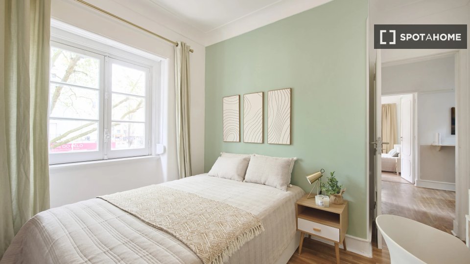 Double room Lisbon, 6 beds — photo 14