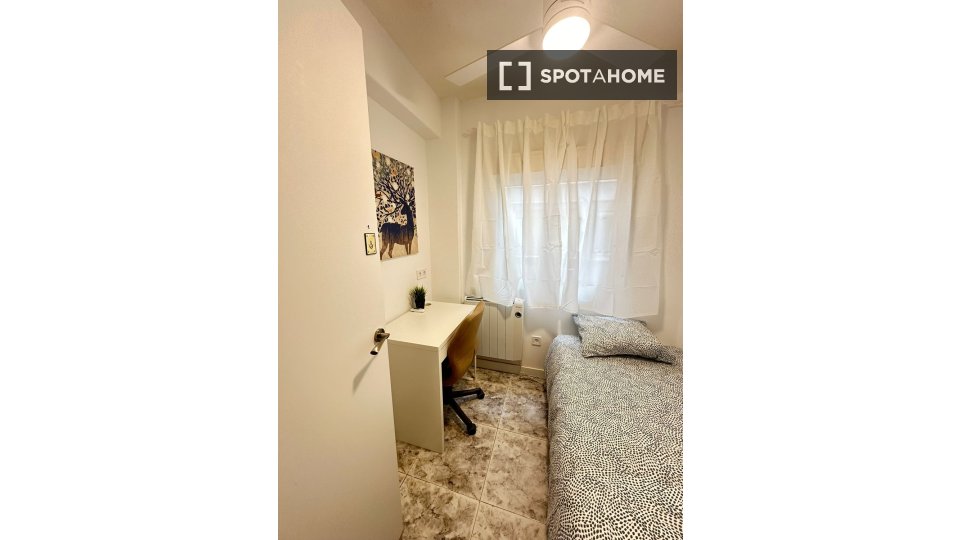 Double room Madrid, 5 beds — photo 16