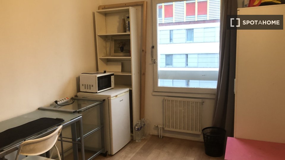 Double room Paris, 3 beds, 17m² — photo 4