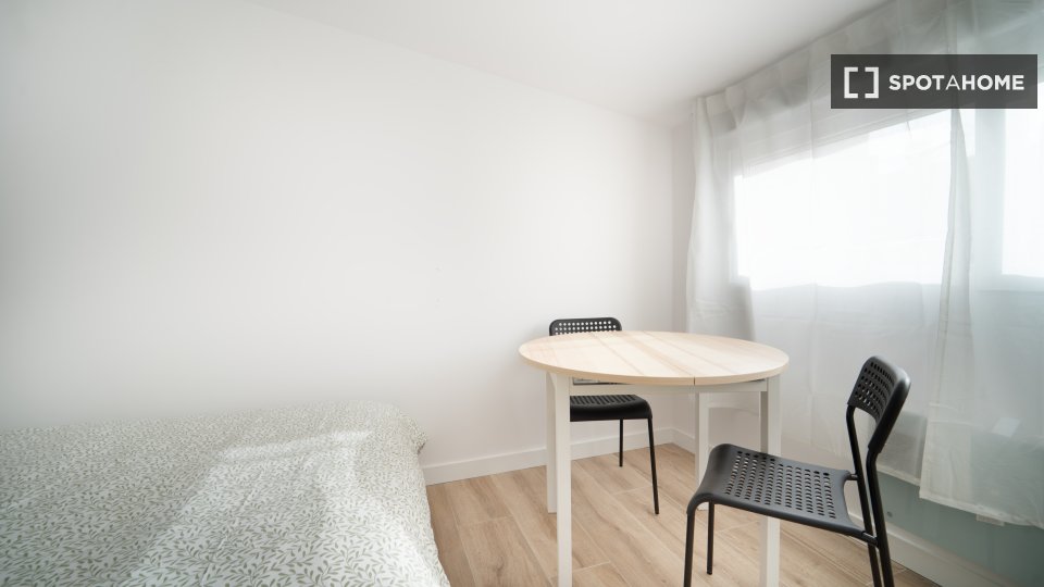 Double room Madrid, 5 beds — photo 17
