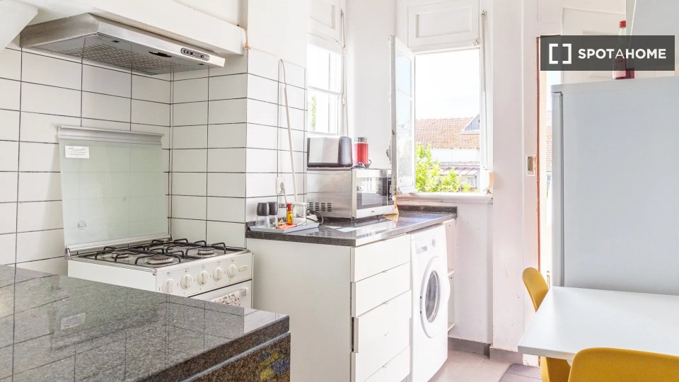 Double room Lisbon, 4 beds — photo 6