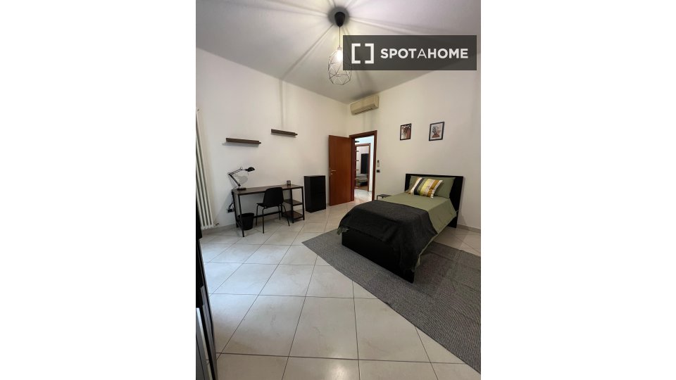 Double room Bologna, 2 beds — photo 18