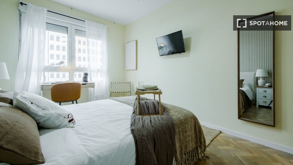 Double room Madrid, 11 beds, 250m² — photo 3