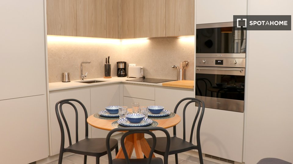 Apartment Lisbon, 2 beds, 50m² — photo 10