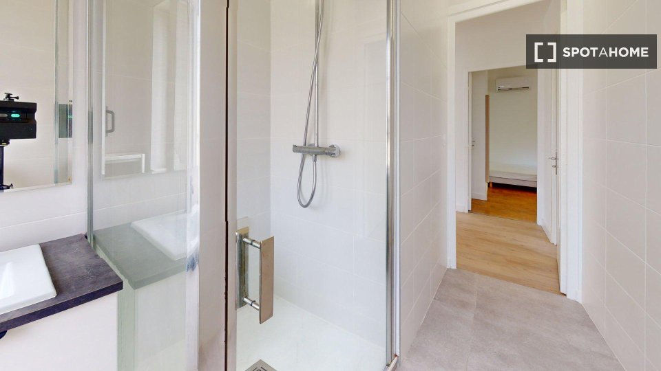 Double room Lyon, 6 beds, 116m² — photo 13