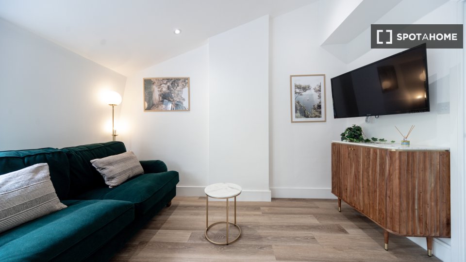 Apartment London, 2 beds, 60m² — photo 24