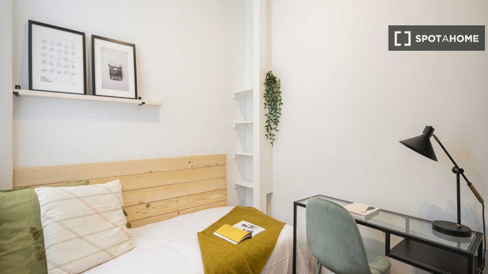 Double room Madrid, 6 beds — photo 49