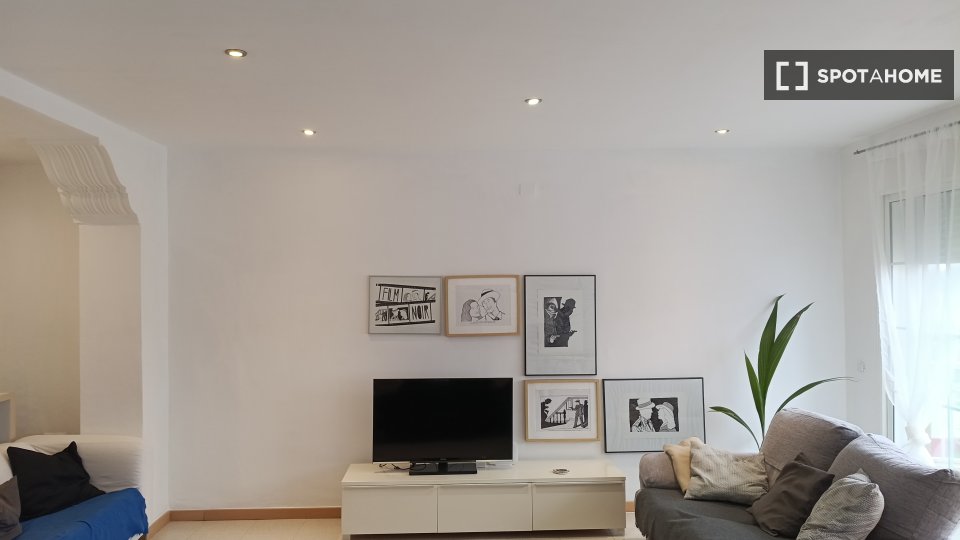 Double room Valencia, 3 beds, 160m² — photo 8