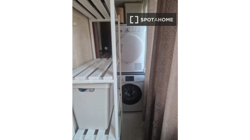 Double room Lisbon, 3 beds — photo 6