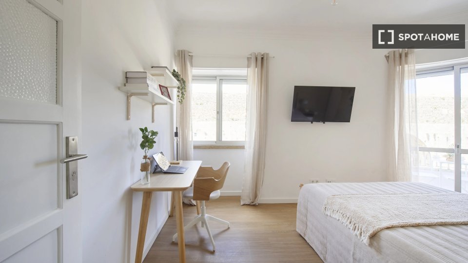 Double room Lisbon, 4 beds — photo 11