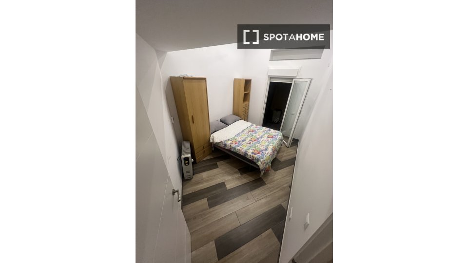 Double room Barcelona, 3 beds, 80m² — photo 6