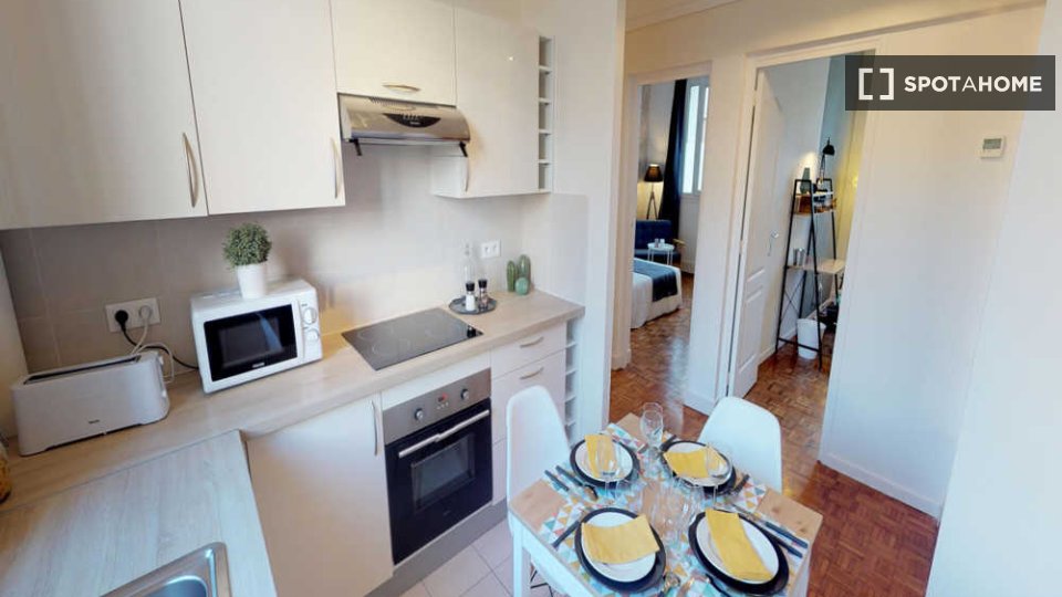 Double room Paris, 5 beds, 80m² — photo 4