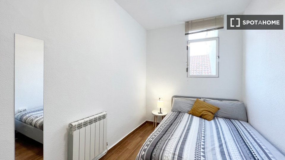 Double room Madrid, 9 beds, 200m² — photo 3