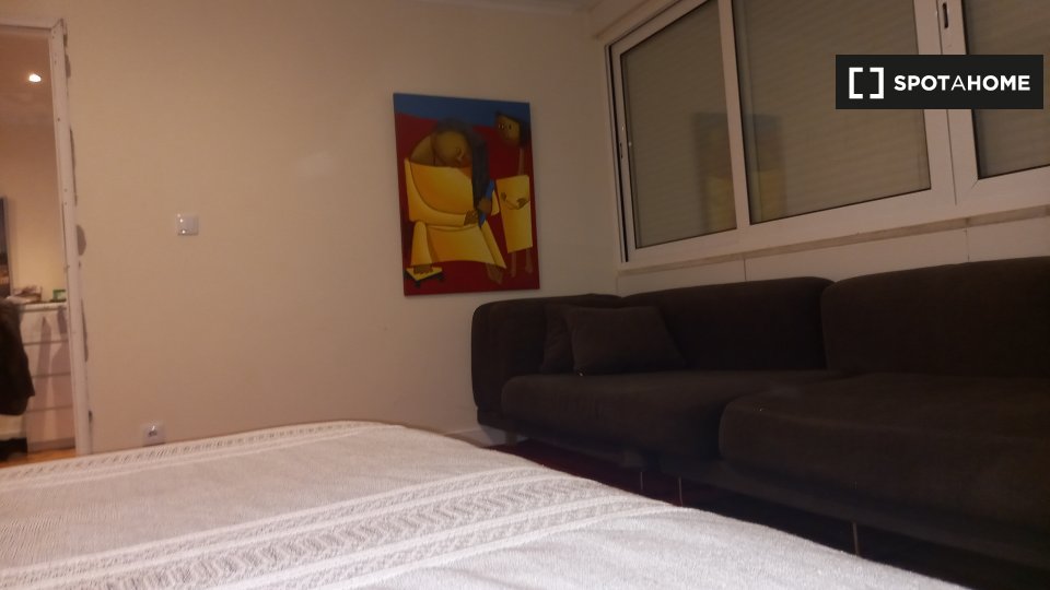 Double room Lisbon, 2 beds, 77m² — photo 3