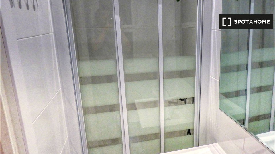 Double room Madrid, 6 beds, 152m² — photo 3