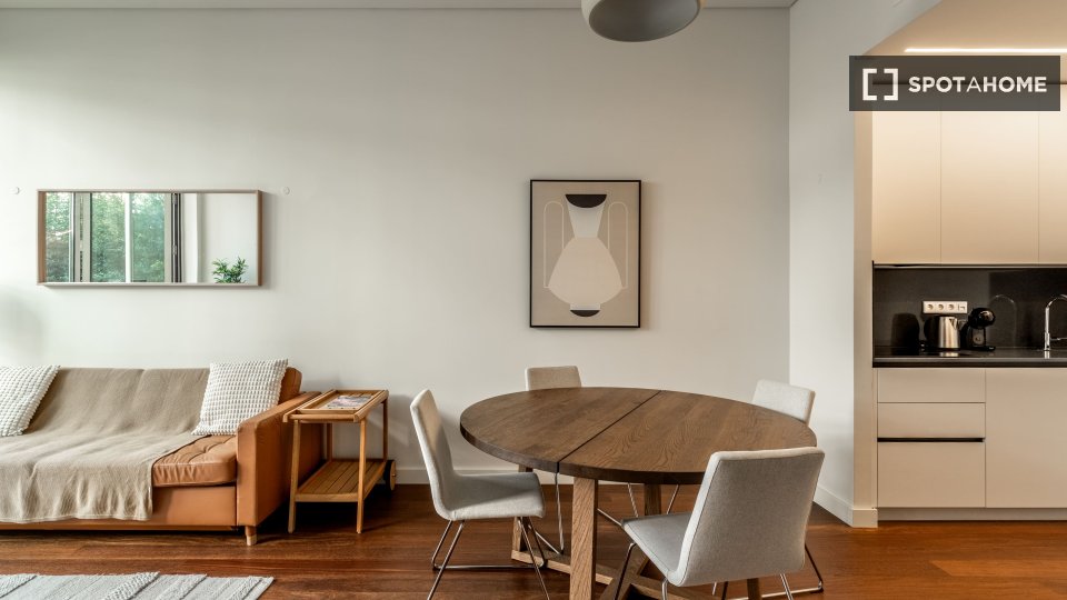Apartment Lisbon, 2 beds, 82m² — photo 1