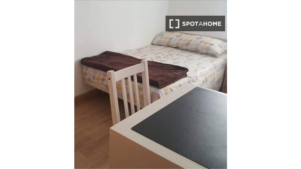Double room Alicante, 4 beds, 89m² — photo 10