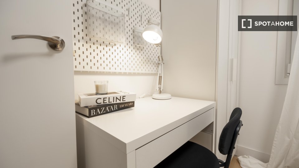 Double room Madrid, 7 beds — photo 43