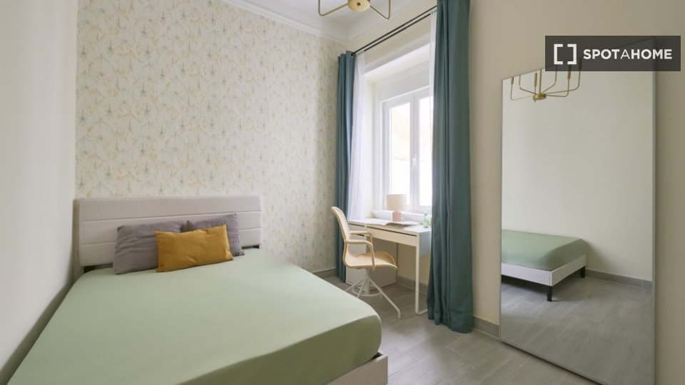 Double room Lisbon, 5 beds — photo 14