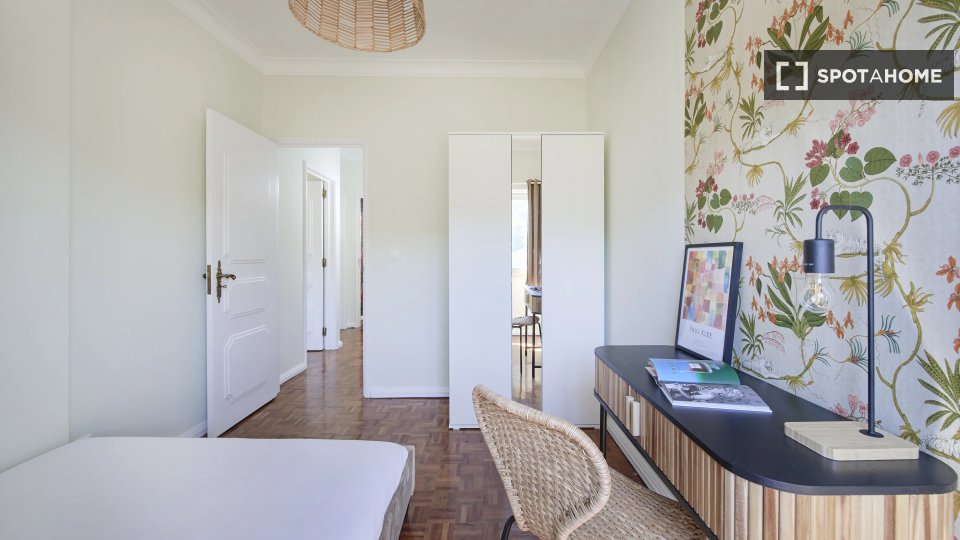 Double room Lisbon, 5 beds — photo 13