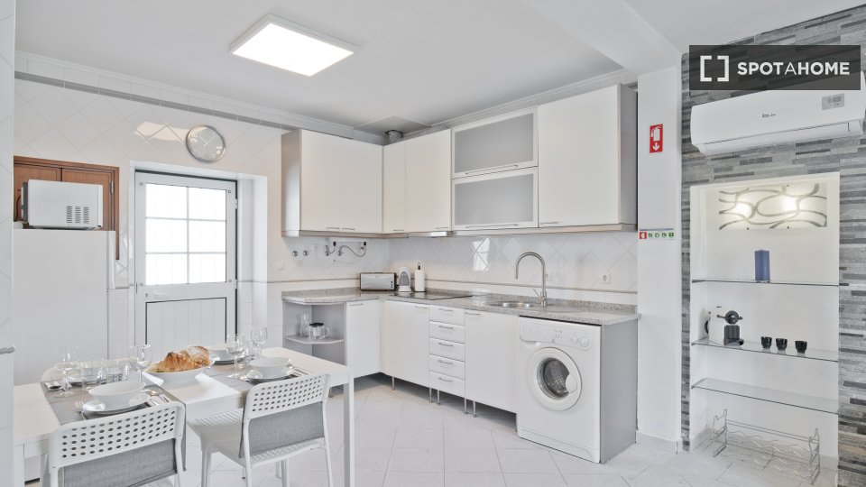 Apartment Lisbon, 2 beds, 50m² — photo 15