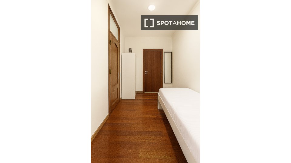 Double room Lisbon, 5 beds — photo 38