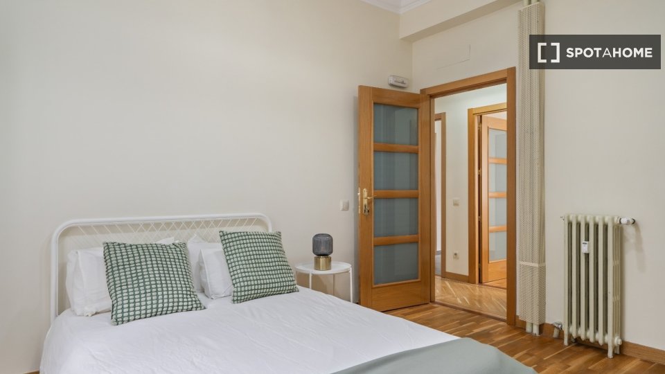 Double room Madrid, 6 beds, 190m² — photo 10