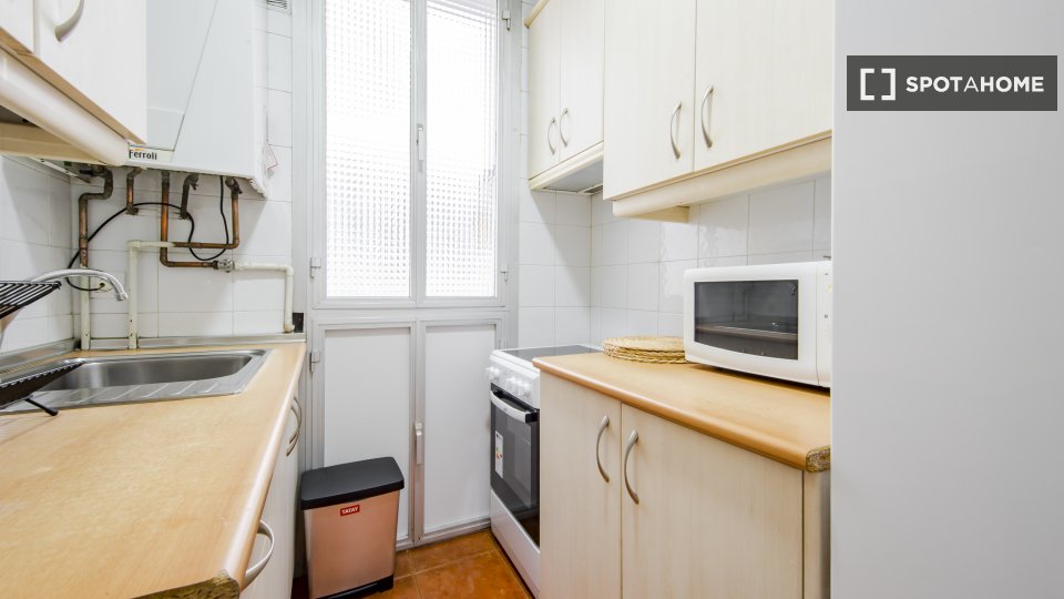 Double room Madrid, 4 beds, 70m² — photo 5