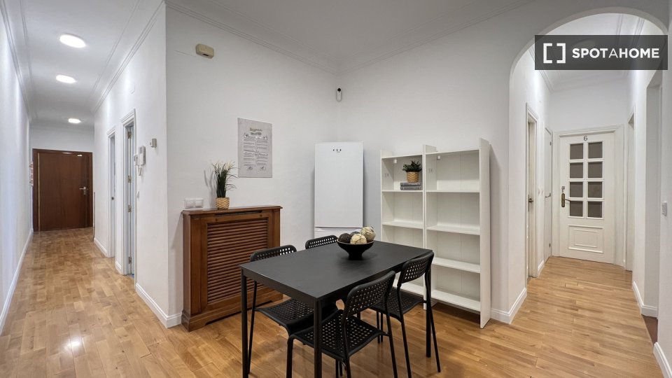 Double room Madrid, 6 beds — photo 13