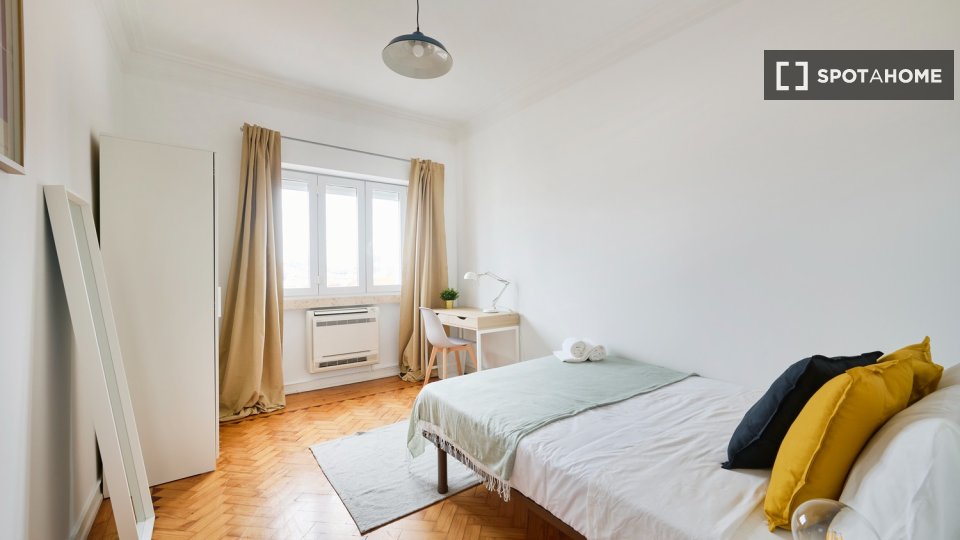 Double room Lisbon, 5 beds — photo 1