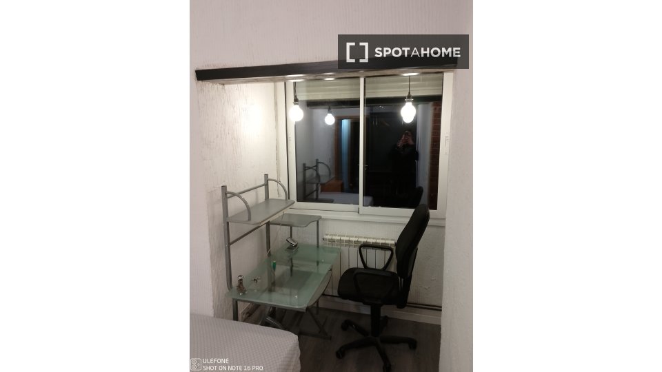 Double room Madrid, 4 beds, 80m² — photo 1