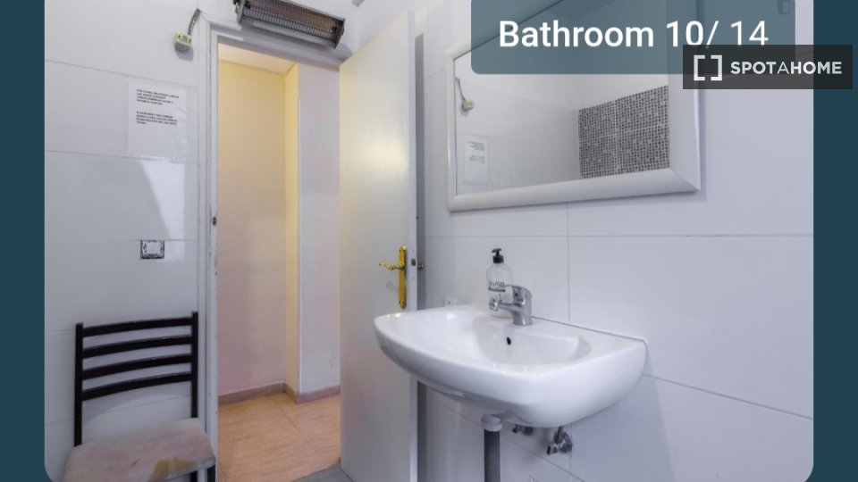 Double room Alicante, 5 beds, 135m² — photo 2