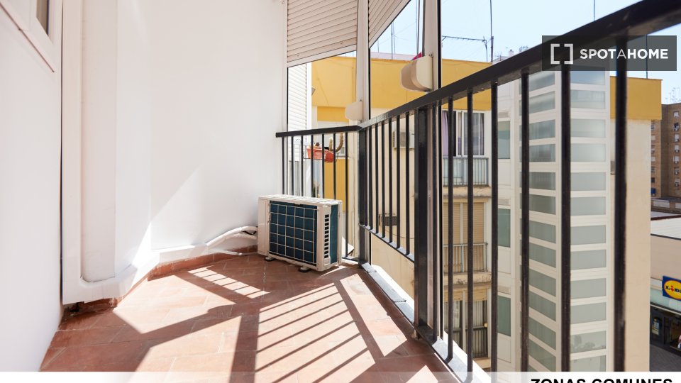 Double room Seville, 3 beds — photo 2