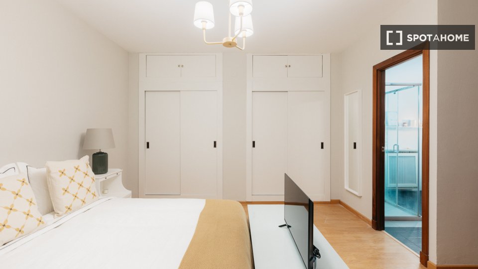 Double room Valencia, 6 beds, 180m² — photo 13