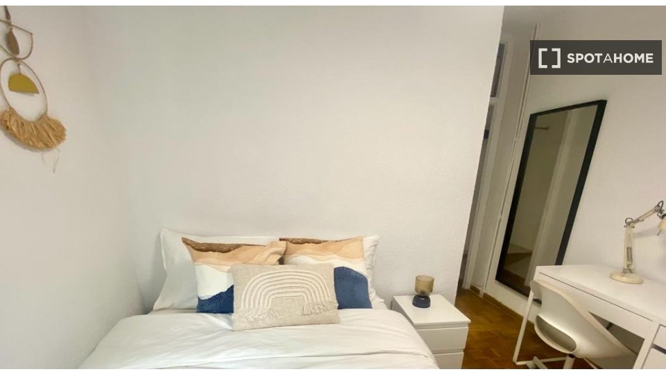 Double room Madrid, 6 beds — photo 3