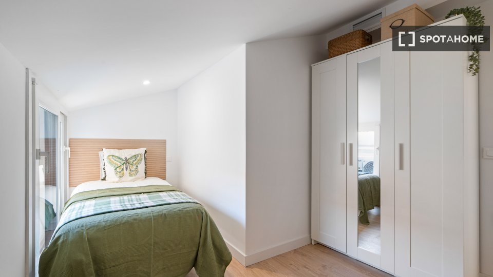 Habitación en piso compartido en Berruguete, Madrid