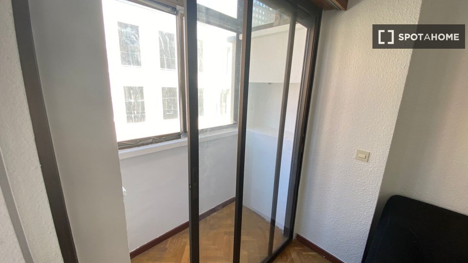 Double room Madrid, 5 beds — photo 14