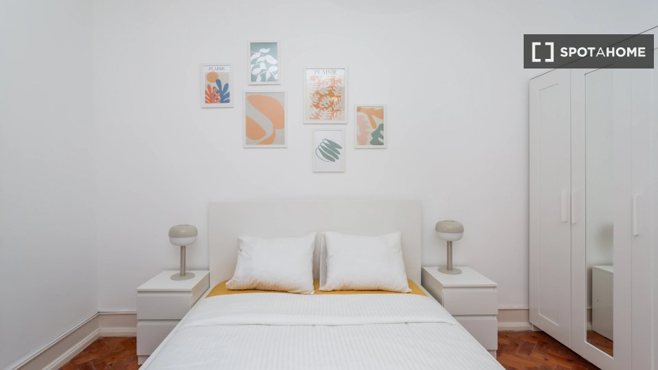 Double room Lisbon, 4 beds — photo 11