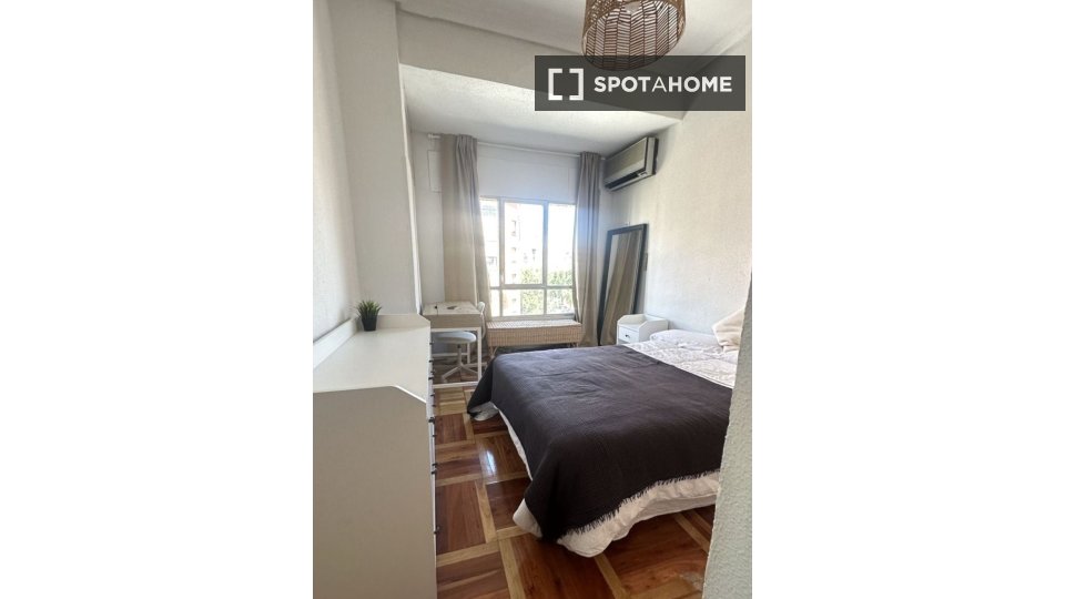 Double room Madrid, 5 beds, 140m² — photo 28