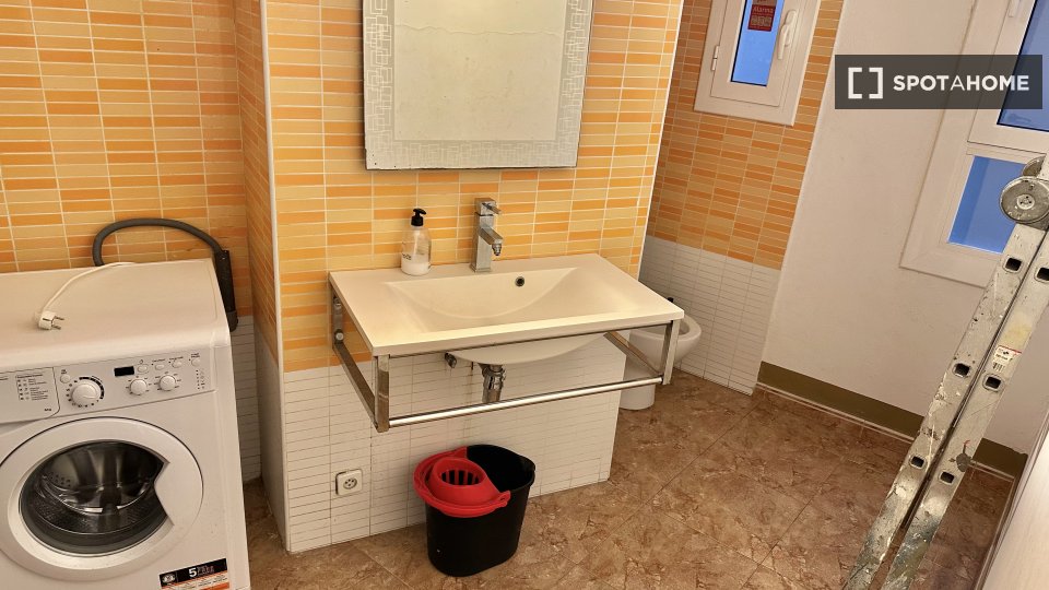 Apartment Barcelona, 3 beds, 60m² — photo 1