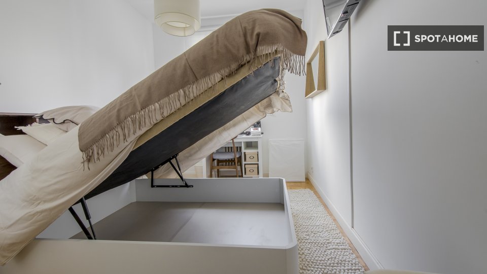 Double room Madrid, 7 beds, 200m² — photo 5