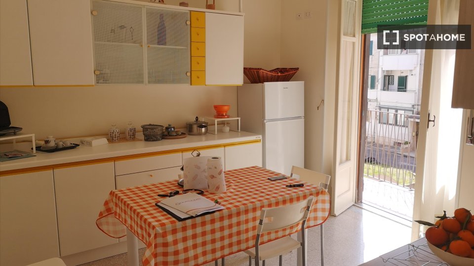 Double room Naples, 3 beds — photo 3