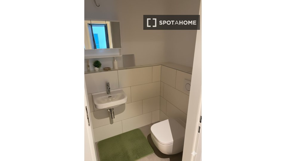 Double room Berlin, 2 beds, 83m² — photo 4