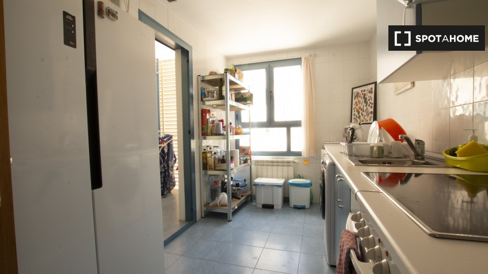 Double room Madrid, 6 beds, 95m² — photo 9