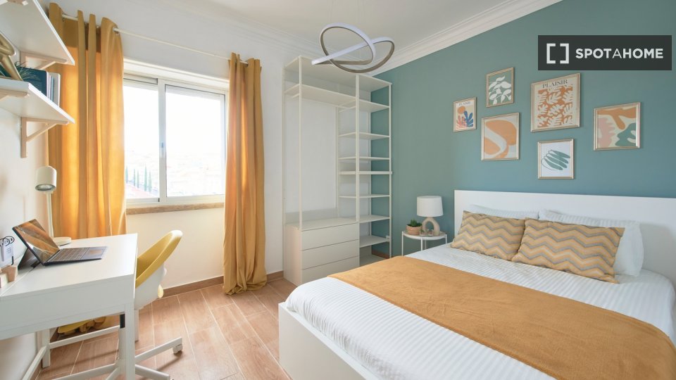 Double room Lisbon, 4 beds — photo 24