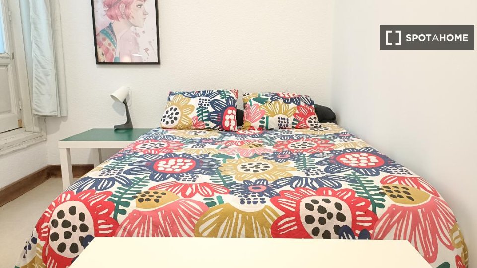 Double room Madrid, 13 beds, 220m² — photo 1