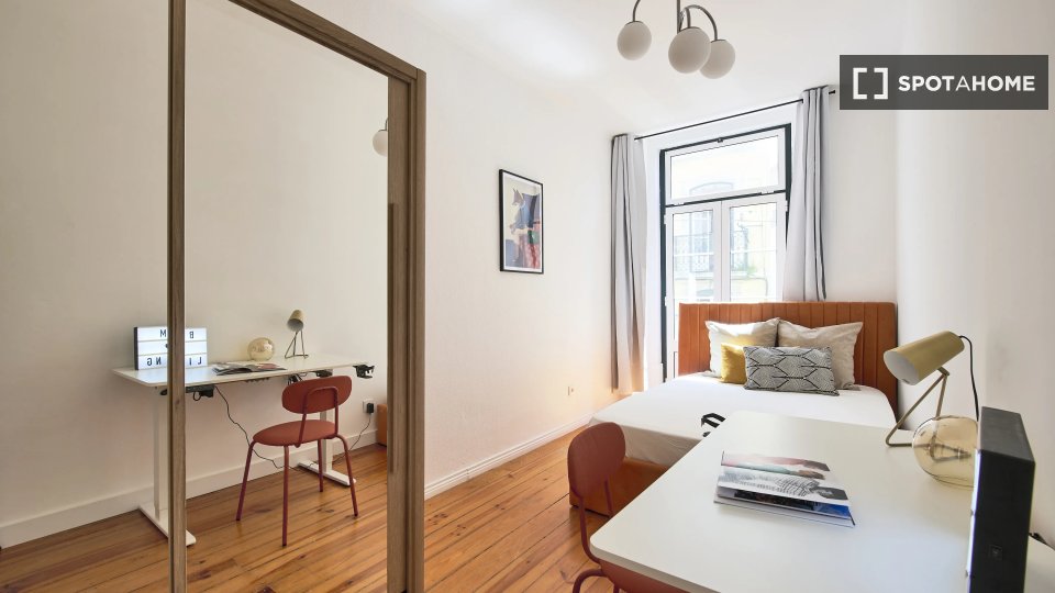 Double room Lisbon, 13 beds — photo 11