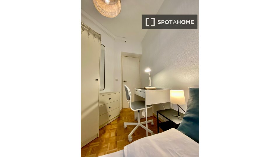 Double room Madrid, 5 beds — photo 2