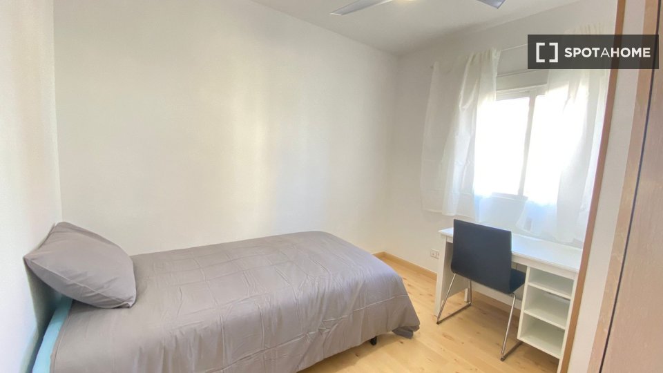 Double room Madrid, 4 beds — photo 12